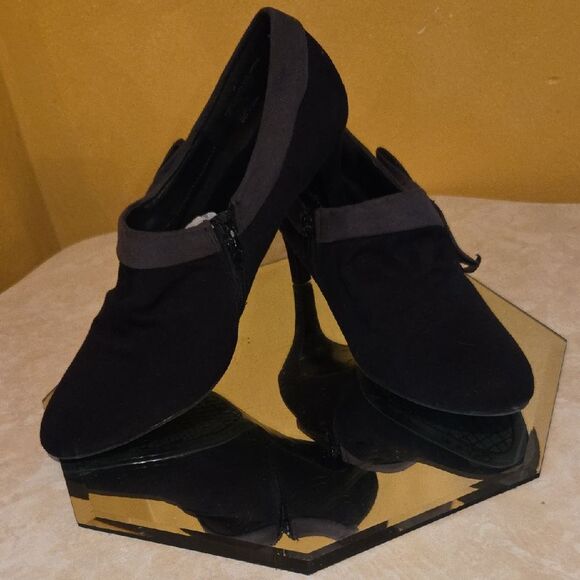 Covington Dark Loafers with Bow Accent - Picture 7 of 7